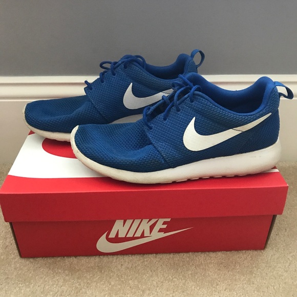 royal blue nike roshe